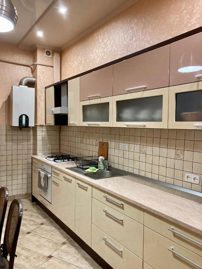 Large Apartment In The City Center Moukatcheve Extérieur photo