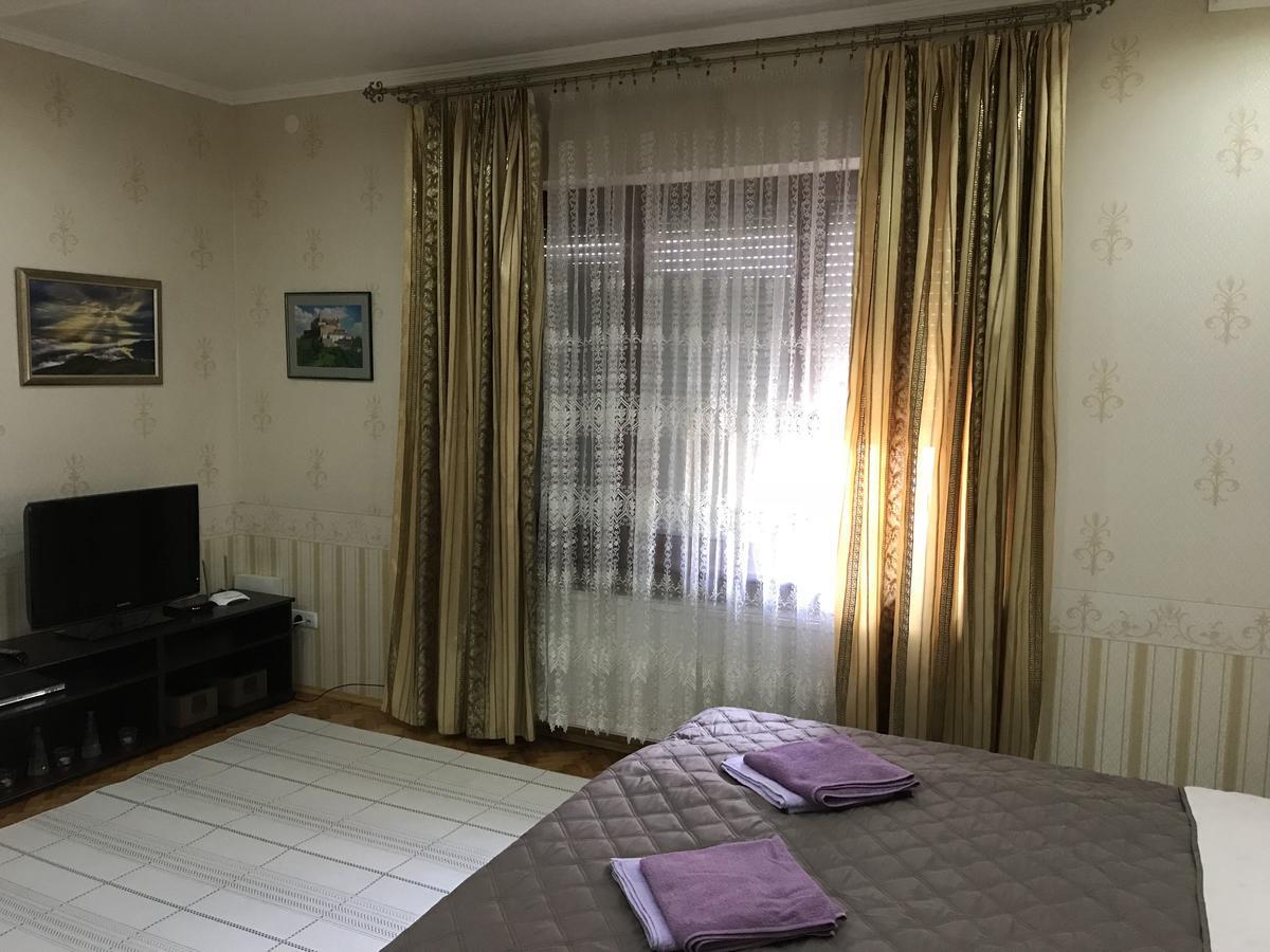 Large Apartment In The City Center Moukatcheve Extérieur photo